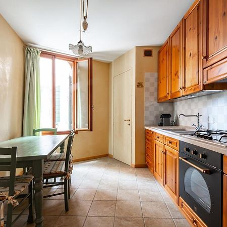 Arsenale Duplex Apartment Venesia Bagian luar foto