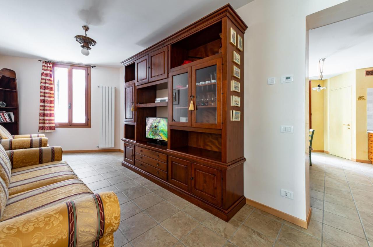 Arsenale Duplex Apartment Venesia Bagian luar foto