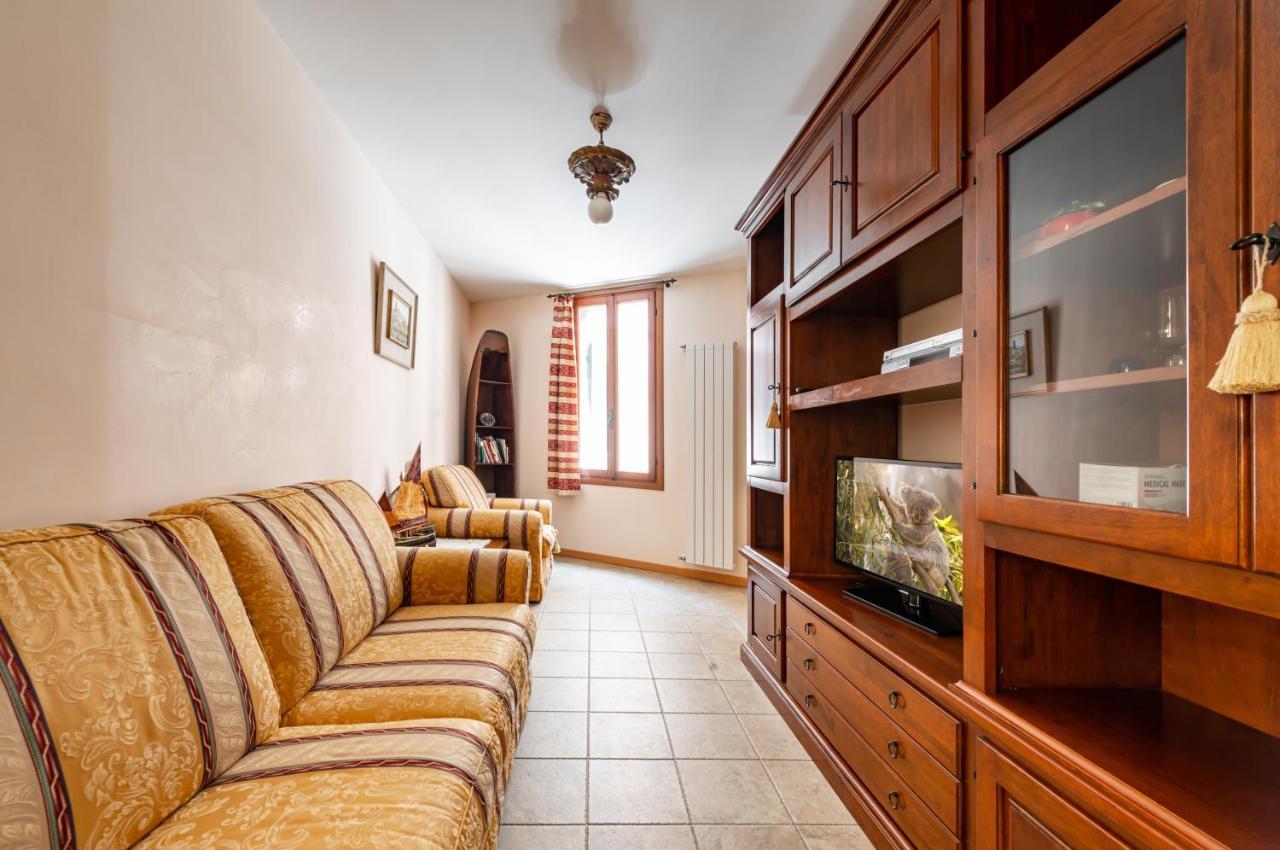 Arsenale Duplex Apartment Venesia Bagian luar foto