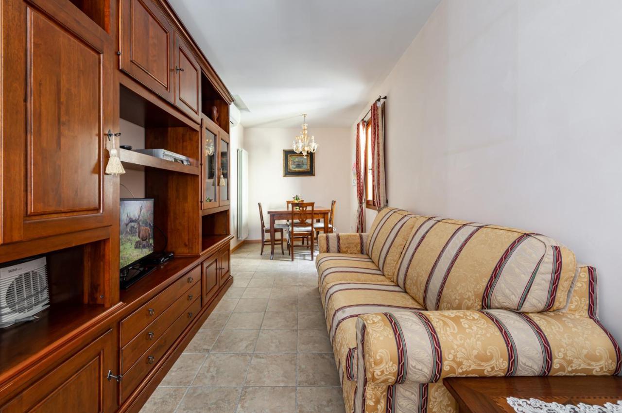 Arsenale Duplex Apartment Venesia Bagian luar foto