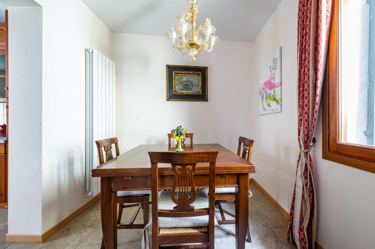 Arsenale Duplex Apartment Venesia Bagian luar foto