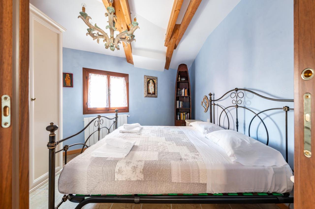 Arsenale Duplex Apartment Venesia Bagian luar foto
