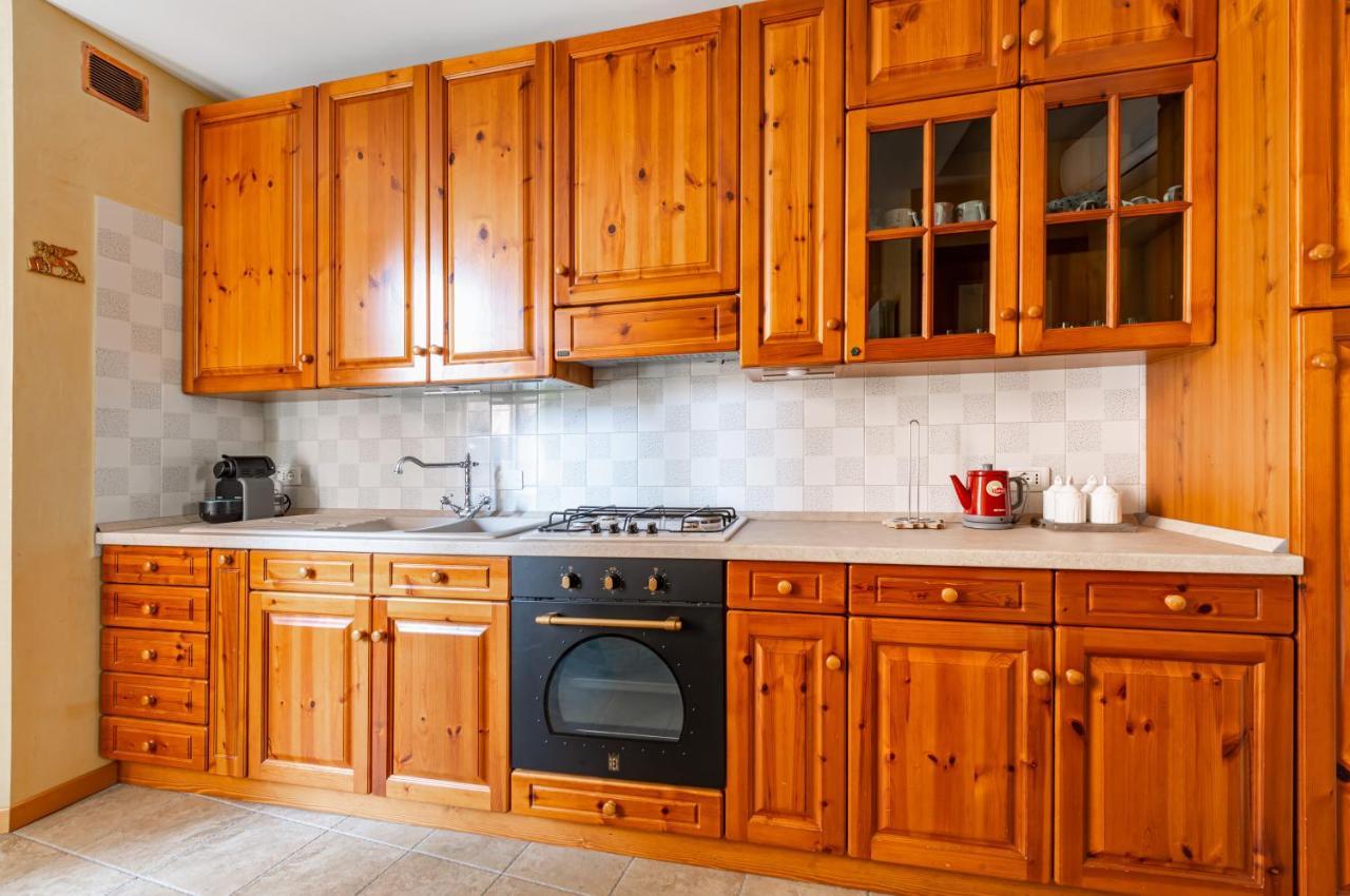 Arsenale Duplex Apartment Venesia Bagian luar foto