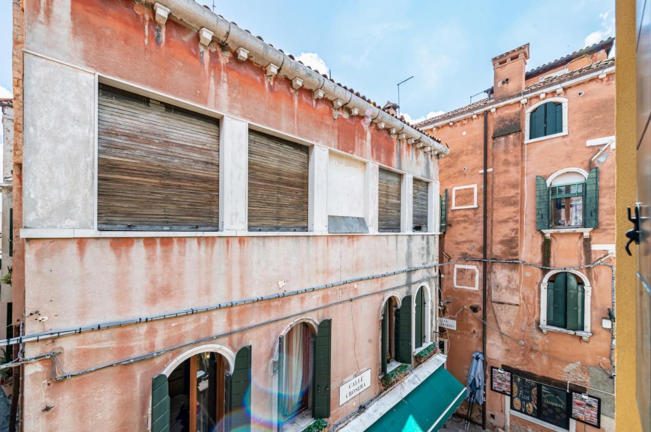 Arsenale Duplex Apartment Venesia Bagian luar foto
