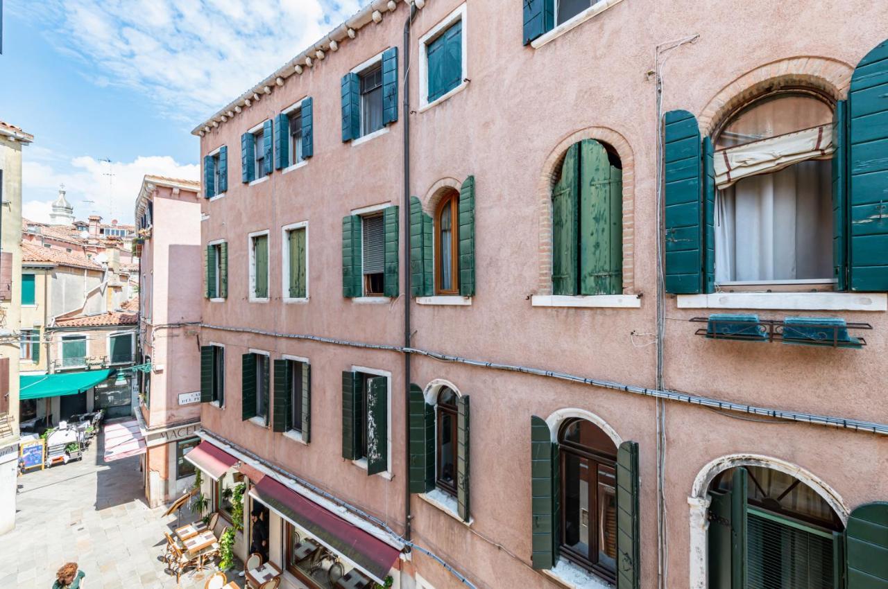 Arsenale Duplex Apartment Venesia Bagian luar foto