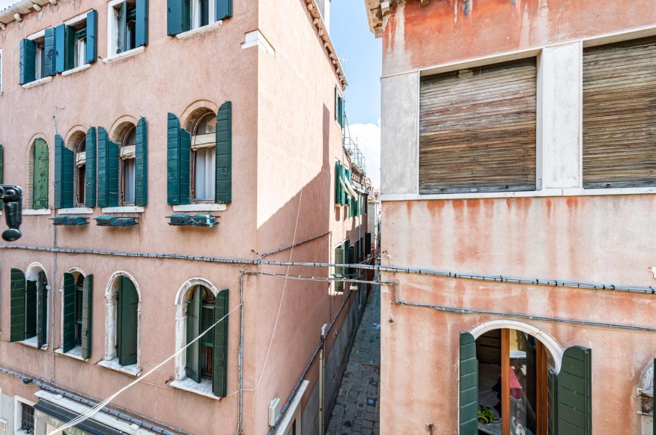 Arsenale Duplex Apartment Venesia Bagian luar foto