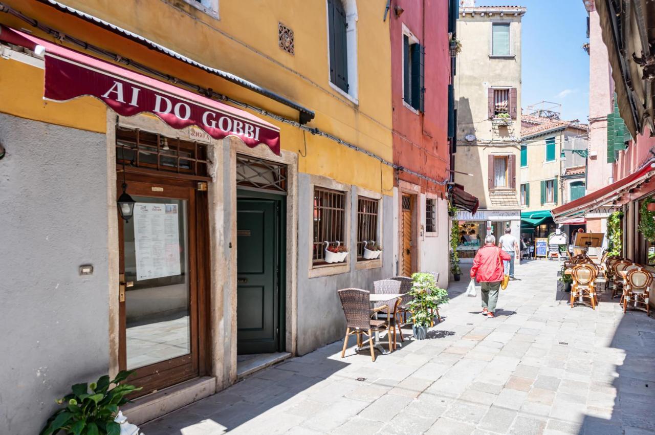 Arsenale Duplex Apartment Venesia Bagian luar foto