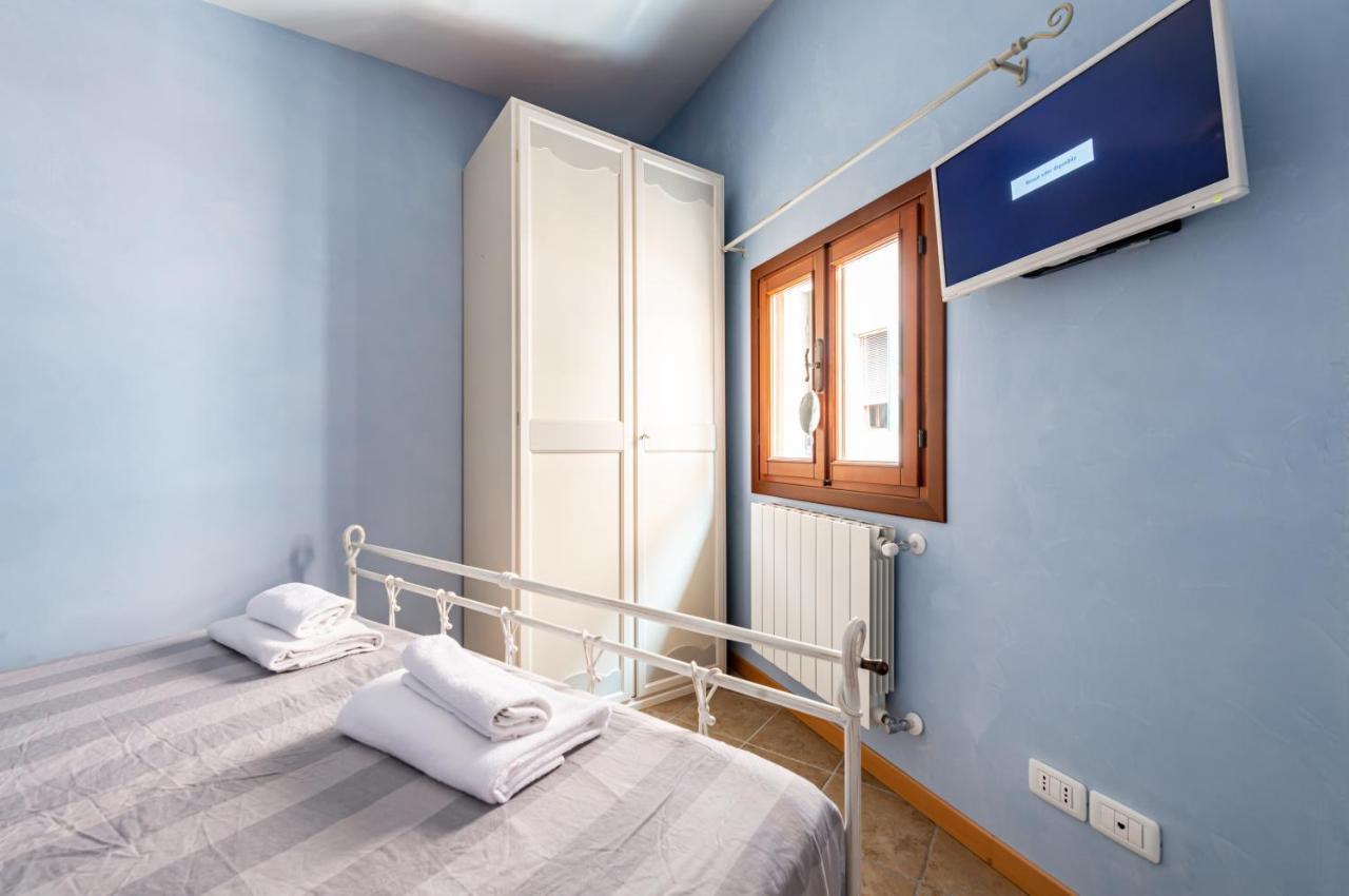 Arsenale Duplex Apartment Venesia Bagian luar foto